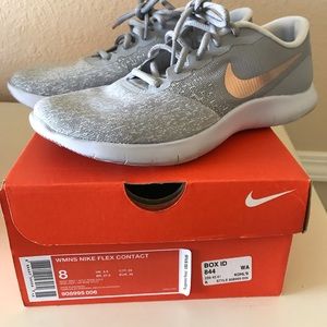 Women’s Nike Flex size 8